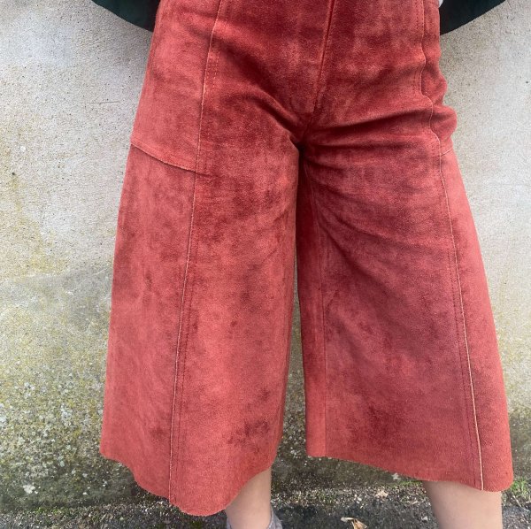 Vibrant 1970s Rust Suede Culottes - Image 3