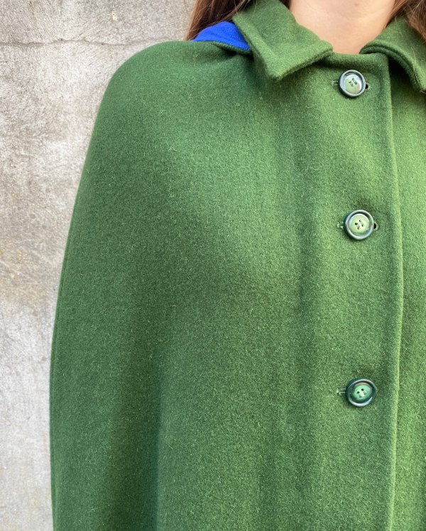 Strking 1960s/70s Forest Green Wool Cape - Image 3