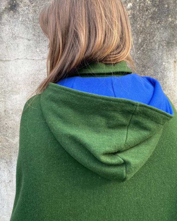 Strking 1960s/70s Forest Green Wool Cape - Image 4