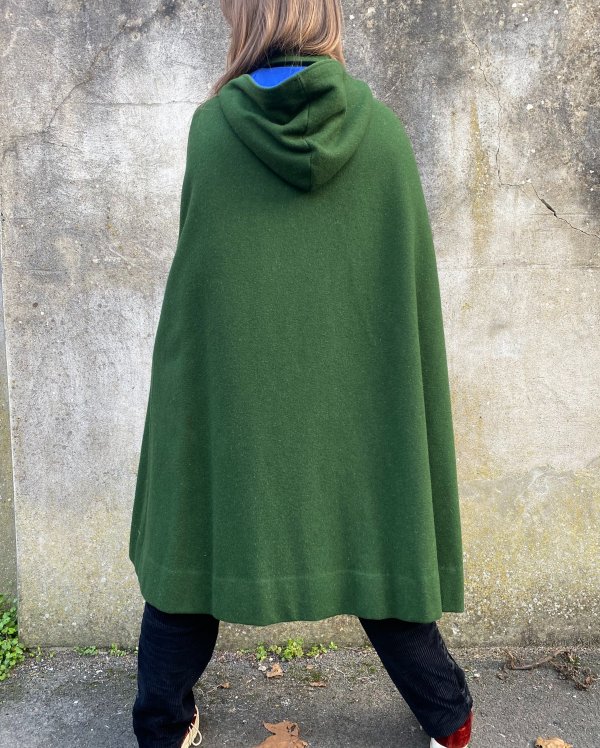 Strking 1960s/70s Forest Green Wool Cape - Image 5