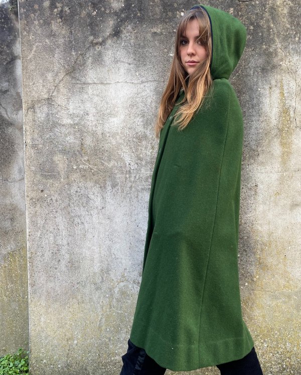 Strking 1960s/70s Forest Green Wool Cape - Image 2