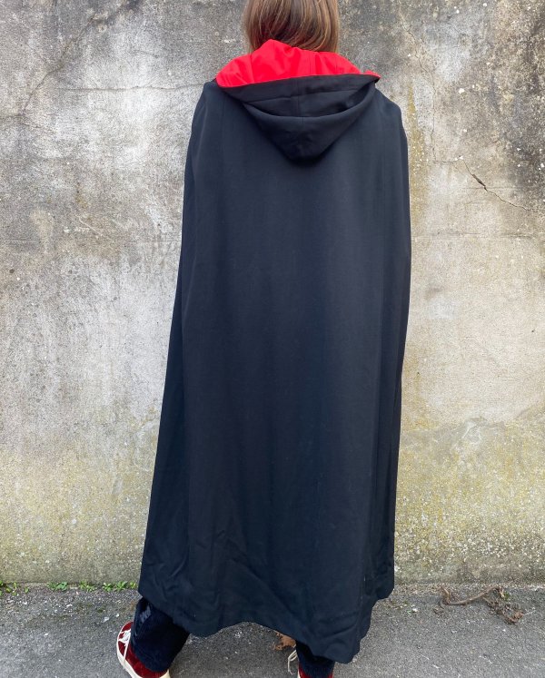 Sophisticated Reversible 1960s Navy and Red Cape - Image 5