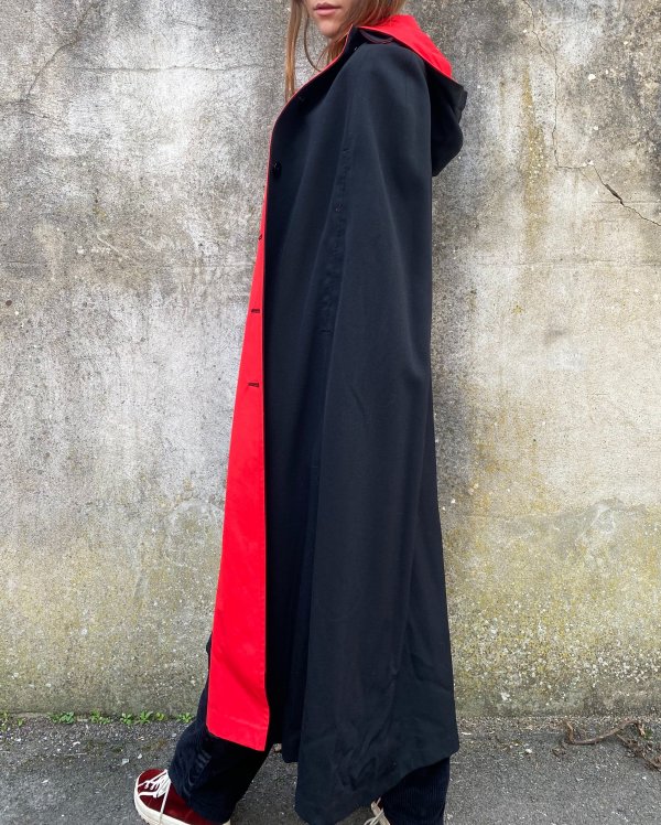 Sophisticated Reversible 1960s Navy and Red Cape - Image 2