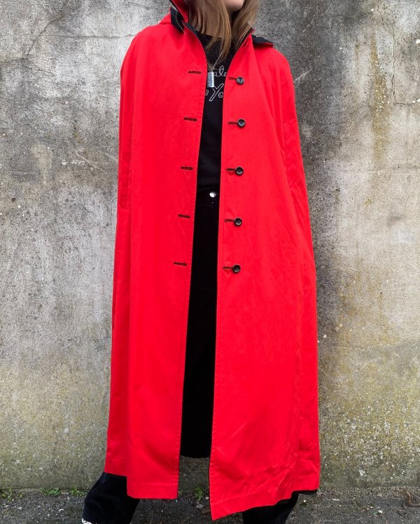Sophisticated Reversible 1960s Navy and Red Cape - Image 3