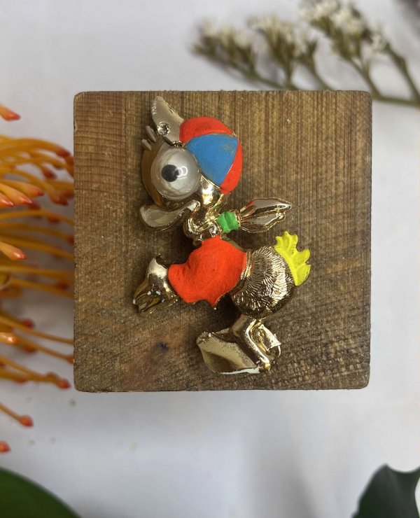 DISNEY STYLE DUCK BROOCH