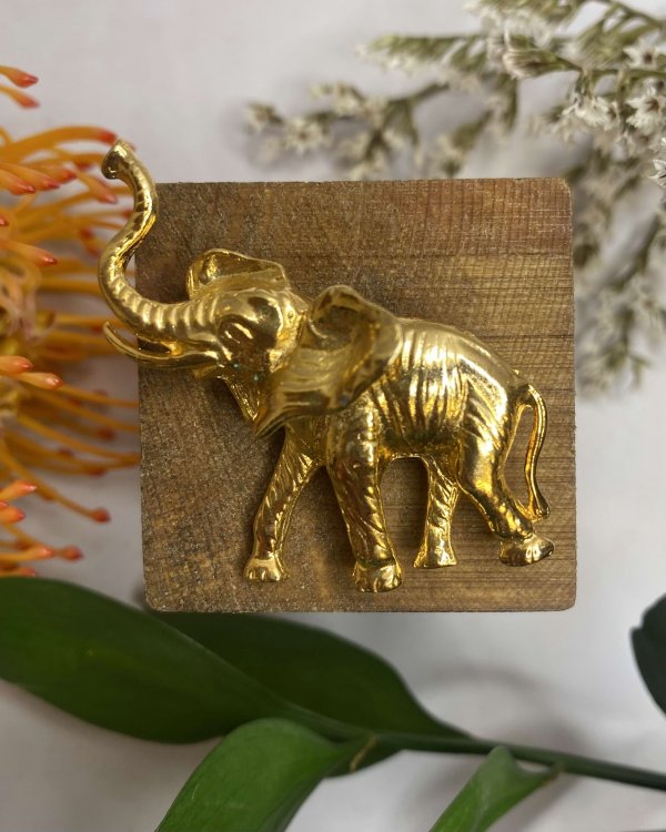 GOLD ELEPHANT BROOCH