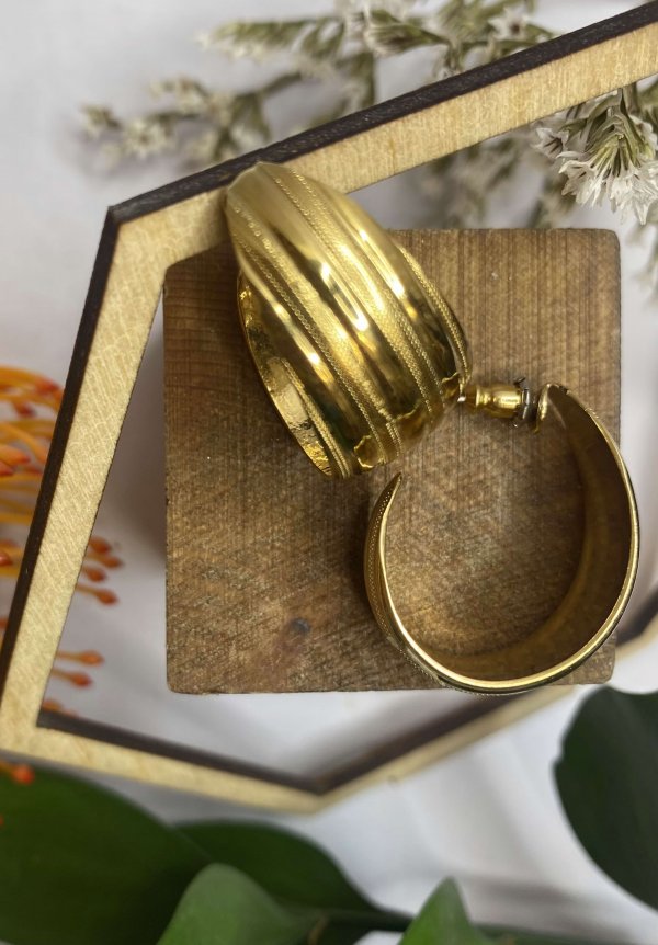 GOLD PATTERNED EARRINGS