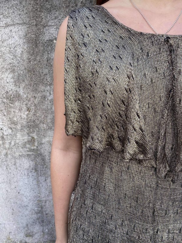 Stunning 1920s Gold Lamé Dress - Image 4