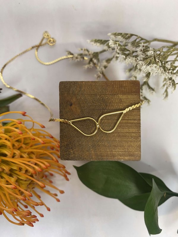 GOLD DOUBLE LOOP NECKLACE